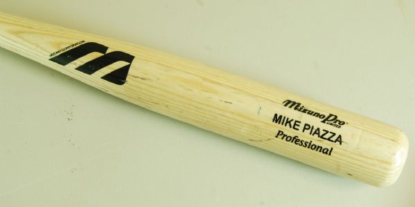 Mike Piazza 2000 Game-Used Mizuno Bat