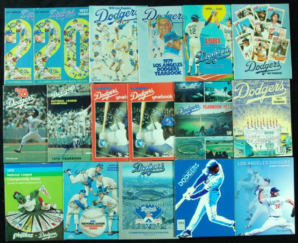 1971-2005 Los Angeles Dodgers Yearbooks (17)