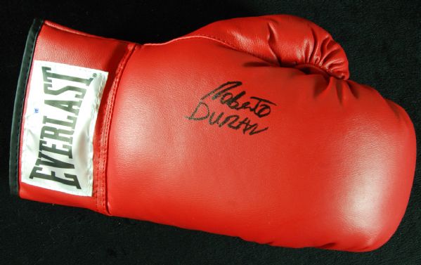Roberto Duran Signed Everlast Boxing Glove (PSA/DNA)
