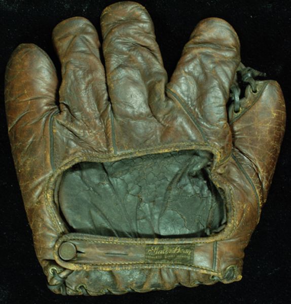 1920s Grover Cleveland Alexander Stall & Dean Store Model Glove