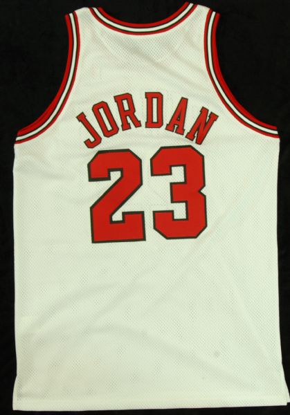 Michael Jordan Signed Hand-Painted 1998 Finals Jersey Finger Roll (UDA) #5/6