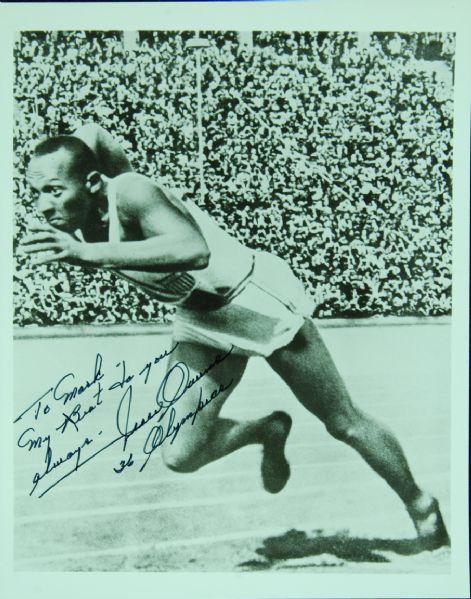 Jesse Owens Signed 8x10 Photo (PSA/DNA)