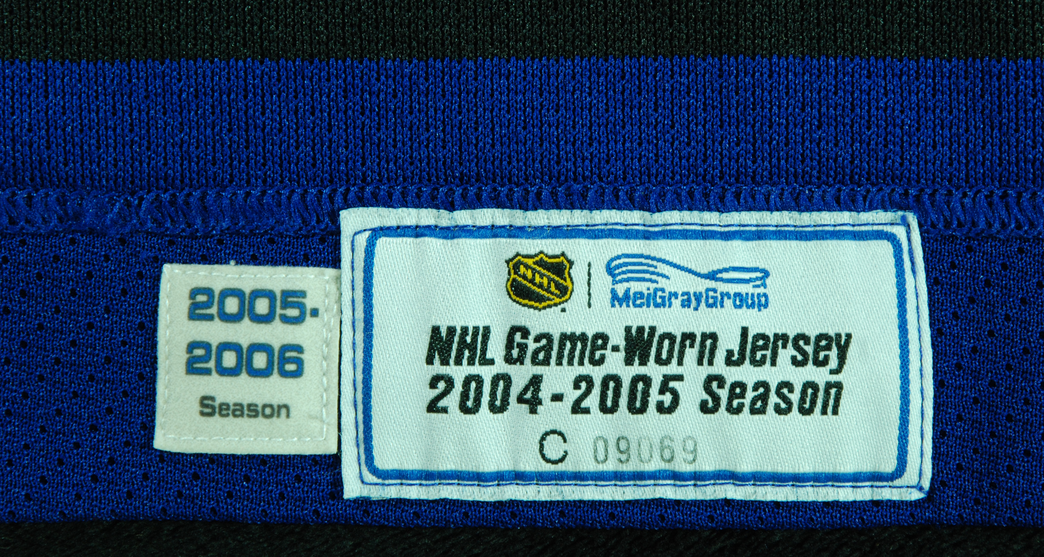Martin St. Louis Signed Jersey Lightning Replica Blue Reebok Insc SC 2004  - NHL Auctions