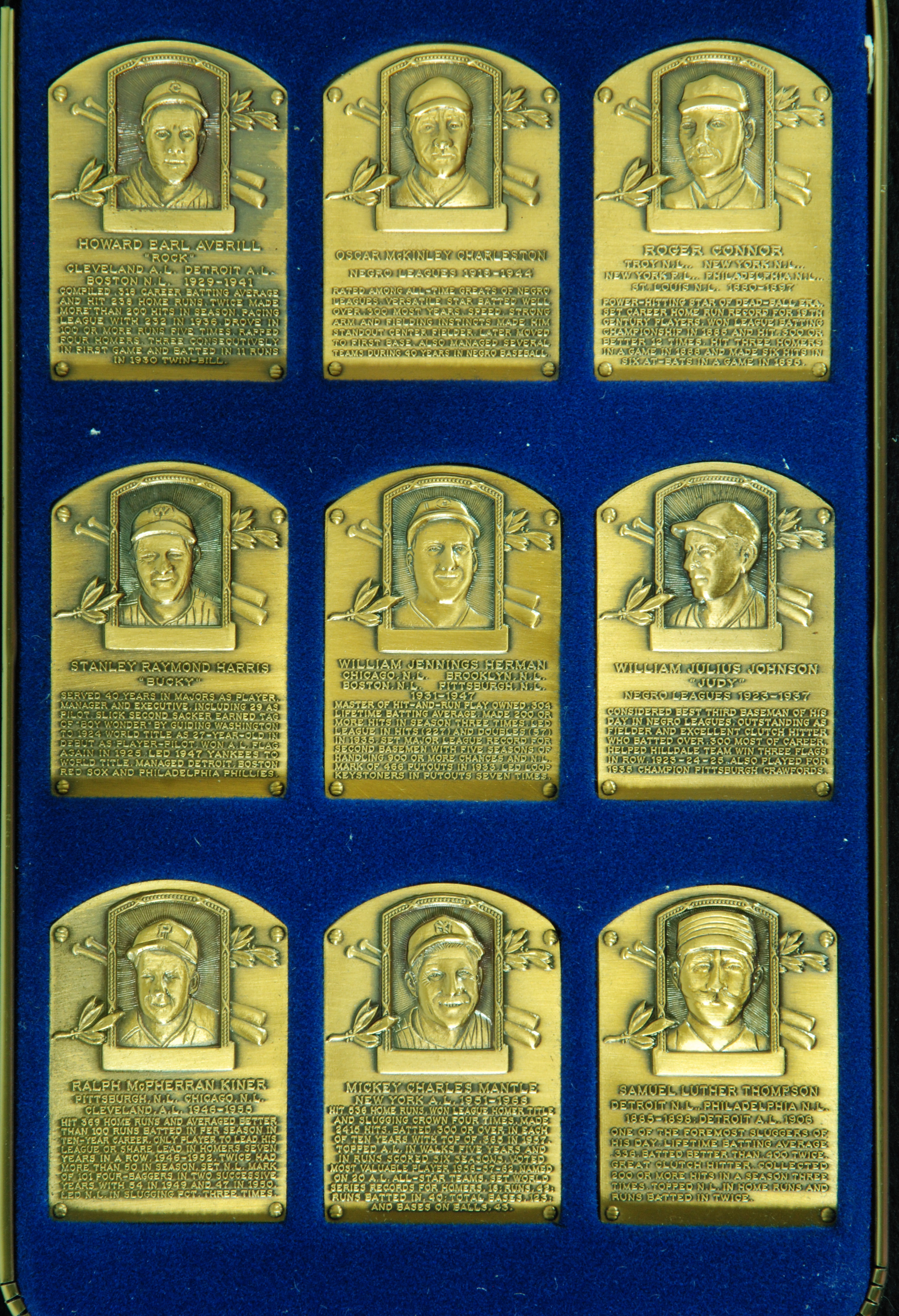 S2: Hank Aaron - 1985 Hall-of-Fame Gallery Mini BRONZE PLAQUE