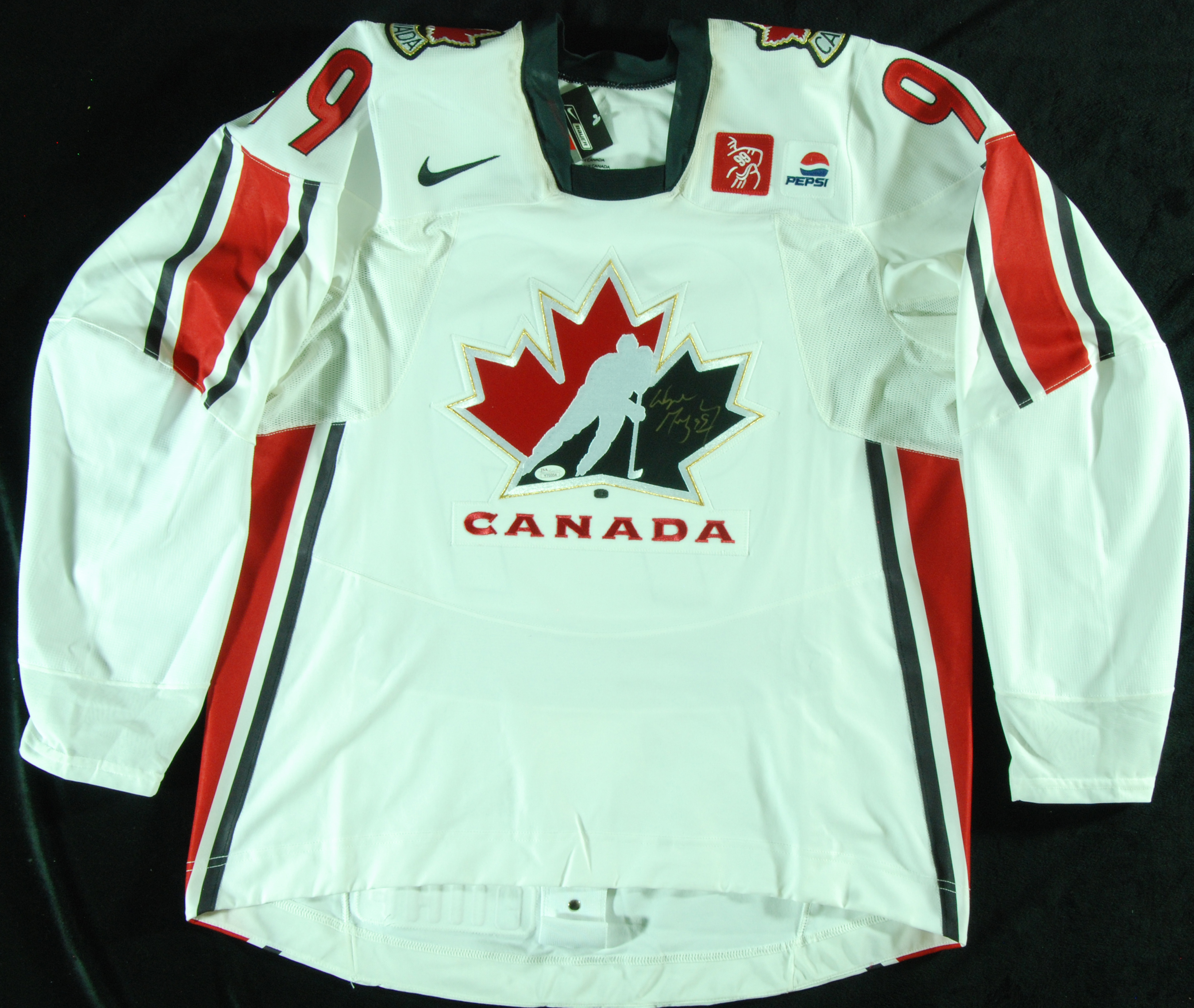 Lot Detail - Wayne Gretzky Signed Team Canada Red Jersey