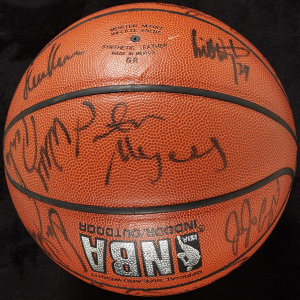 1993-94 Chicago Bulls Team-Signed Basketball (14) (BAS)