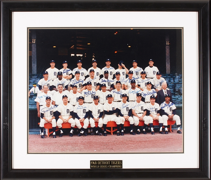 1968 Detroit Tigers World Champs Team-Signed 16x20 Framed Photo (24) (BAS)