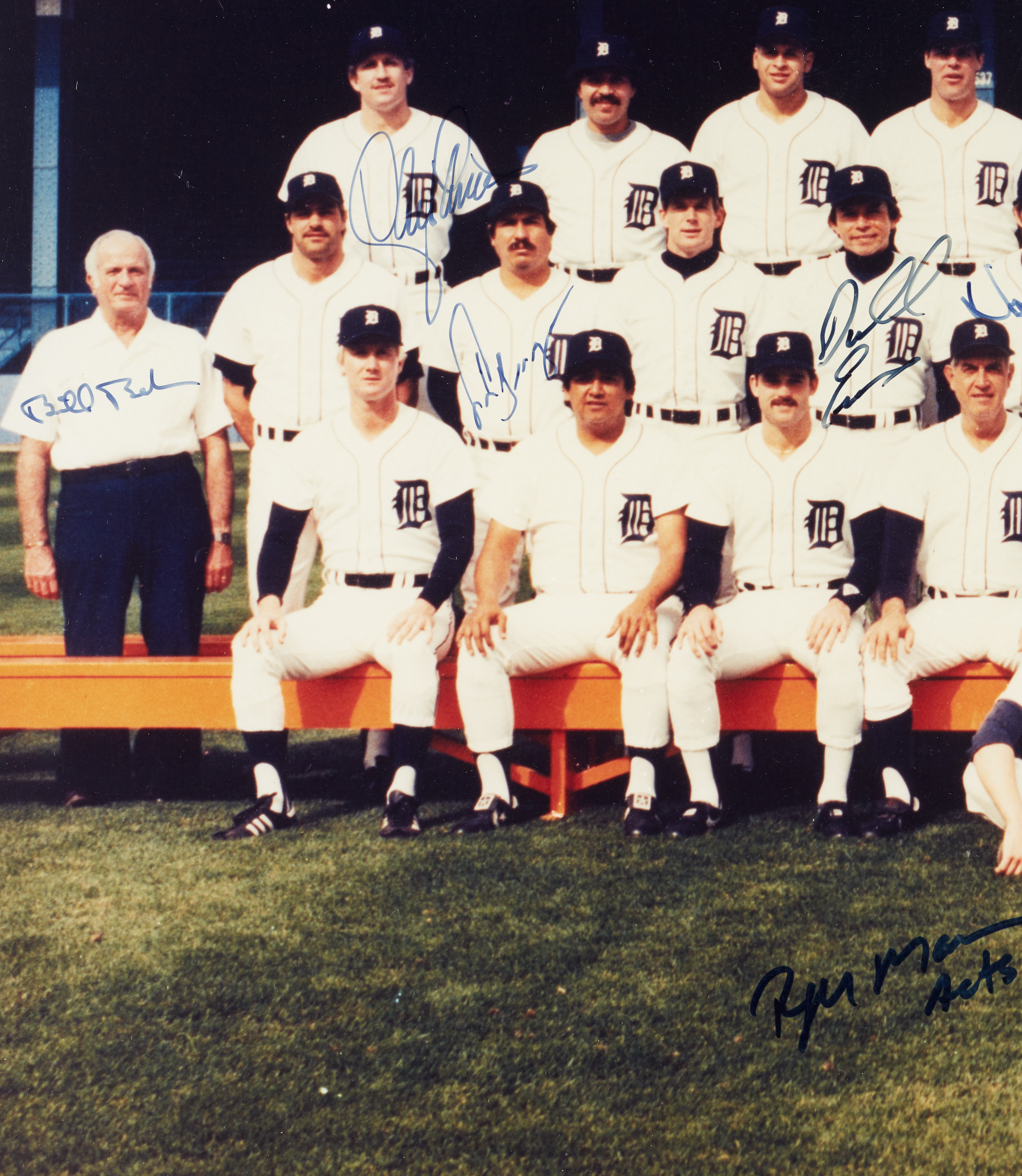 Lot Detail - 1984 Detroit Tigers World Champs Team-Signed 16x20 Framed  Photo (20) (BAS)
