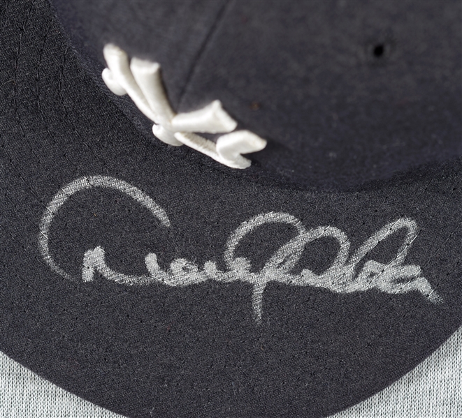 Derek Jeter Signed Yankees Cap (BAS)