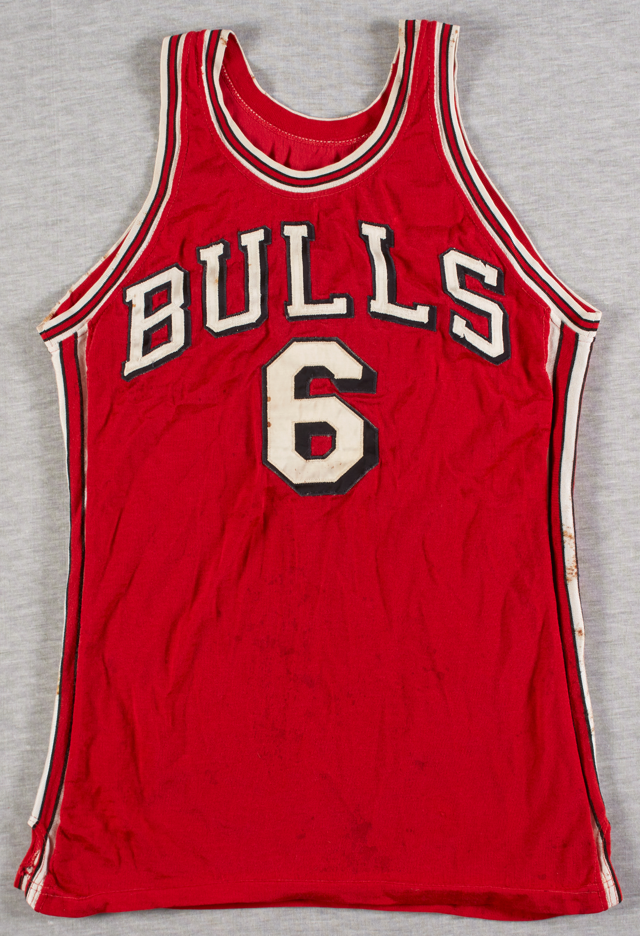 bulls 6 on jersey
