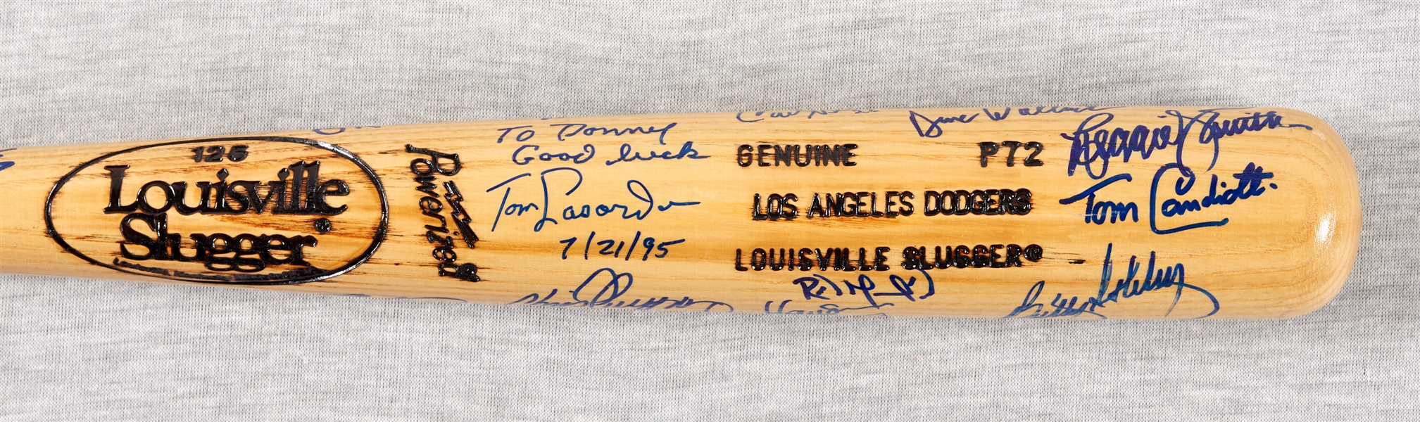 1995 Los Angeles Dodgers Team-Signed Bat with Piazza, Lasorda, Nomo (30) (BAS)
