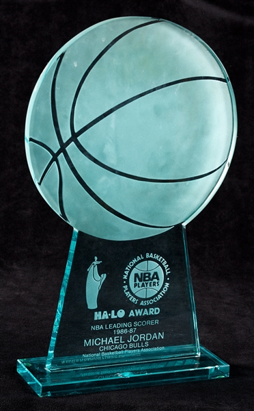 1986-87 NBA Leading Scorer Michael Jordan Ha-Lo Award Glass Trophy