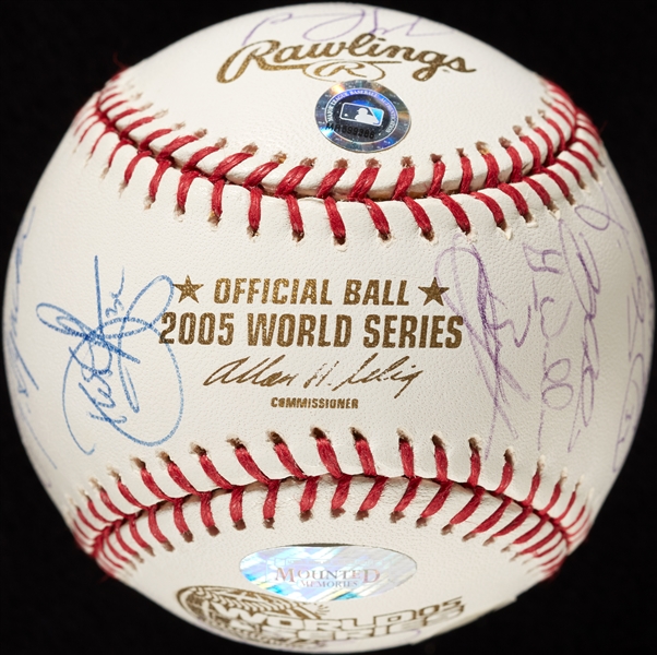 2005 Chicago White Sox World Champs Team-Signed WS Baseball (MLB) (BAS)