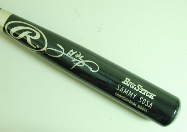 Sammy Sosa Signed Rawlings Bat (PSA/DNA)