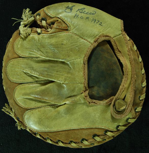 Yogi Berra Signed Catchers Mitt (PSA/DNA)