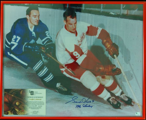 Gordie Howe Signed 16x20 Framed Photo