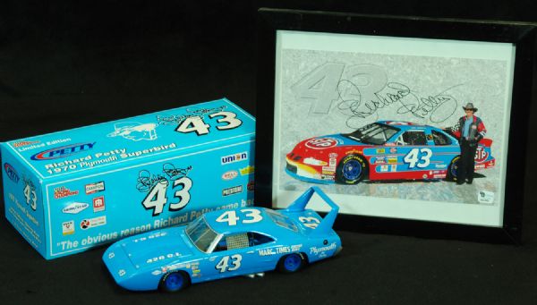 Richard Petty Signed 8x10 Photo & Unsigned Die-cast Car