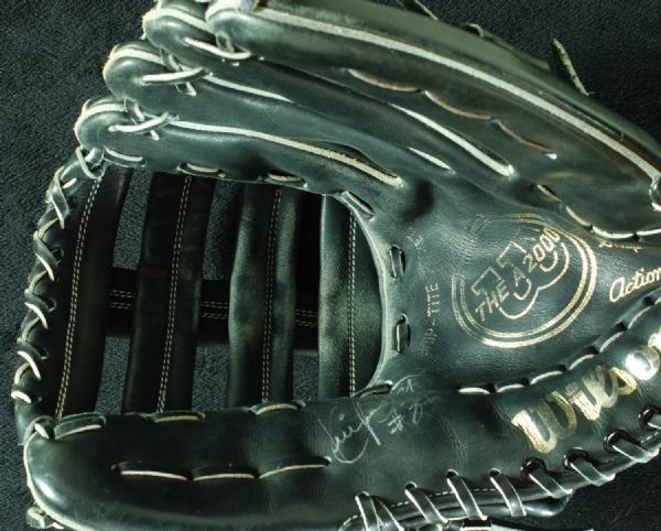 Kirby Puckett 1989 Game-Used Signed Wilson Glove (Batting Title Season)