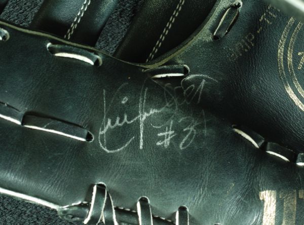 Kirby Puckett 1989 Game-Used Signed Wilson Glove (Batting Title Season)