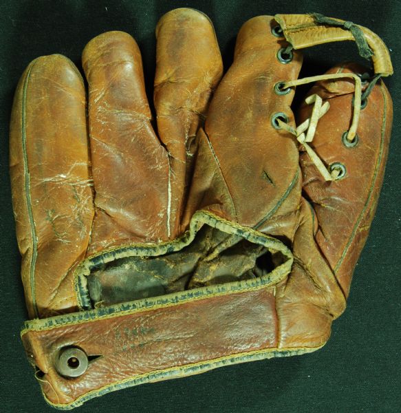 Ted Lyons Signed Store Model Glove Inscribed 21 Years Chi Sox (PSA/DNA)