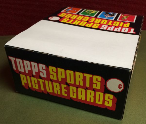 1985 Topps Football Rack Box (24)