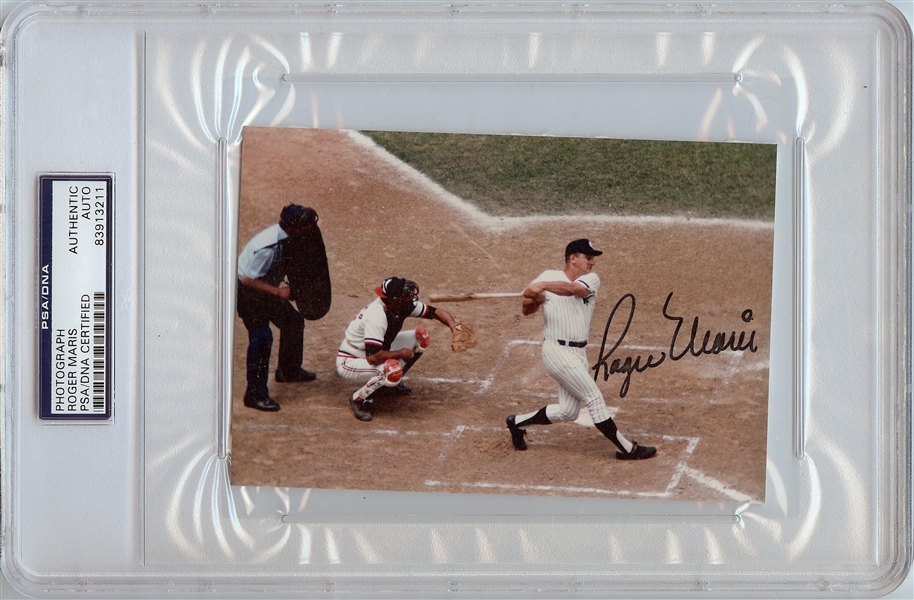 Roger Maris Signed 4x6 Photo (PSA/DNA)