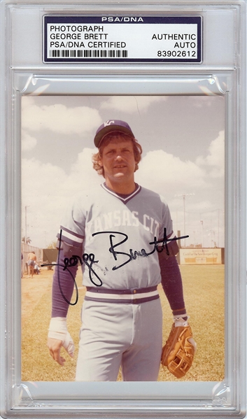 George Brett Signed 5x7 Original Photo (PSA/DNA)