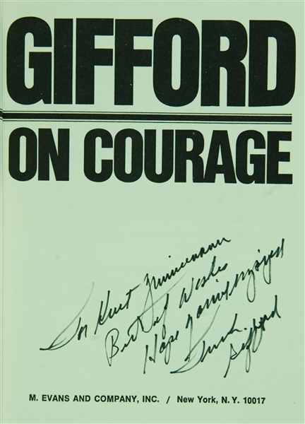 Frank Gifford Signed Gifford On Courage Book (PSA/DNA)