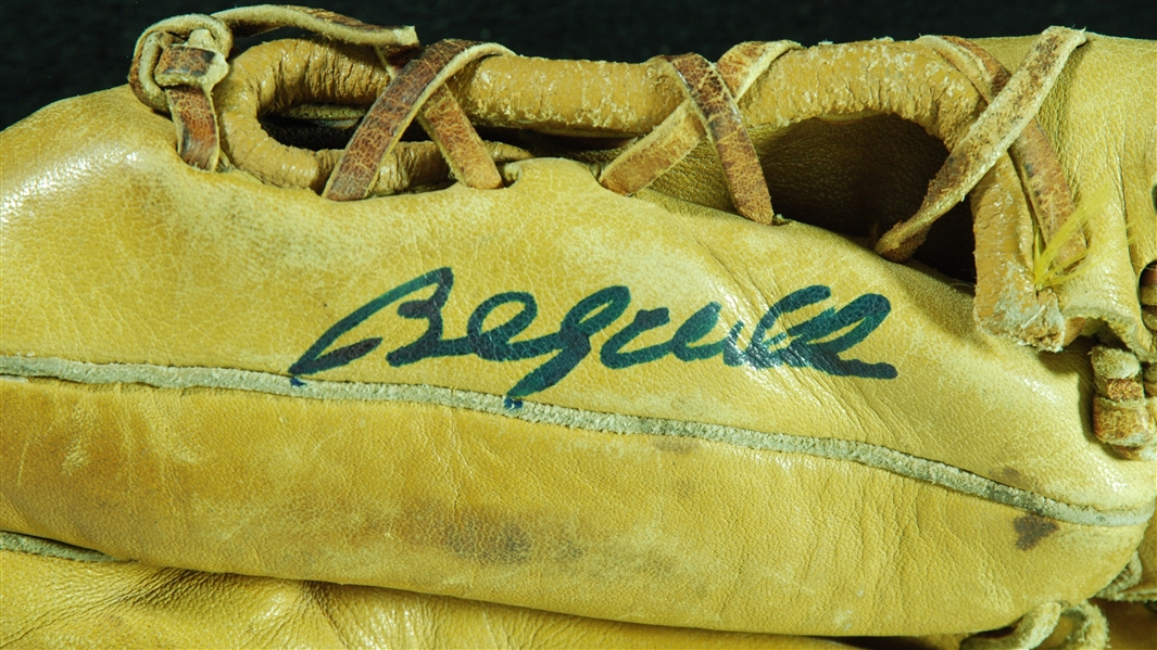 Billy Williams Signed Personal Model Glove (PSA/DNA)