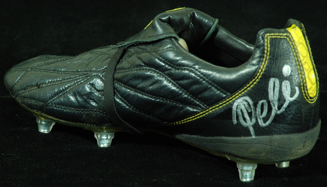 Pele Signed Personal Model Soccer Shoe (PSA/DNA)