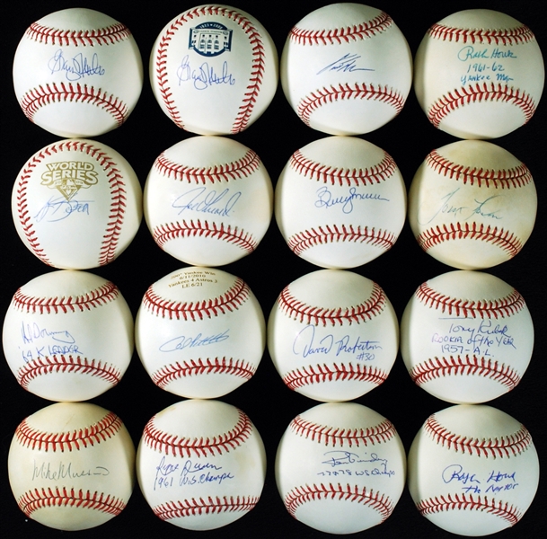 New York Yankees Single-Signed Baseball Group with Pettitte, Murcer (18)