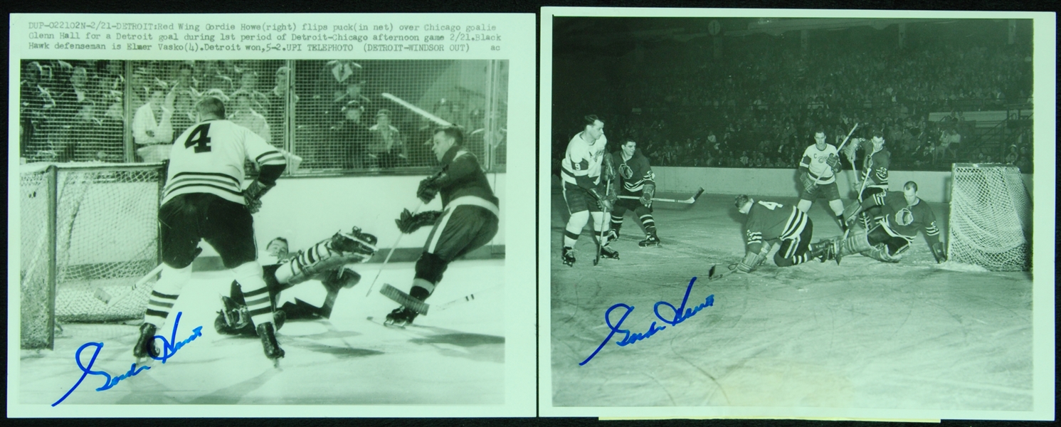 Gordie Howe Signed Wire Photos (2)