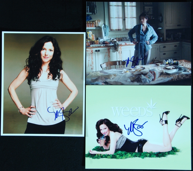 Mary Louise Parker Signed Weeds Photo Group (3)