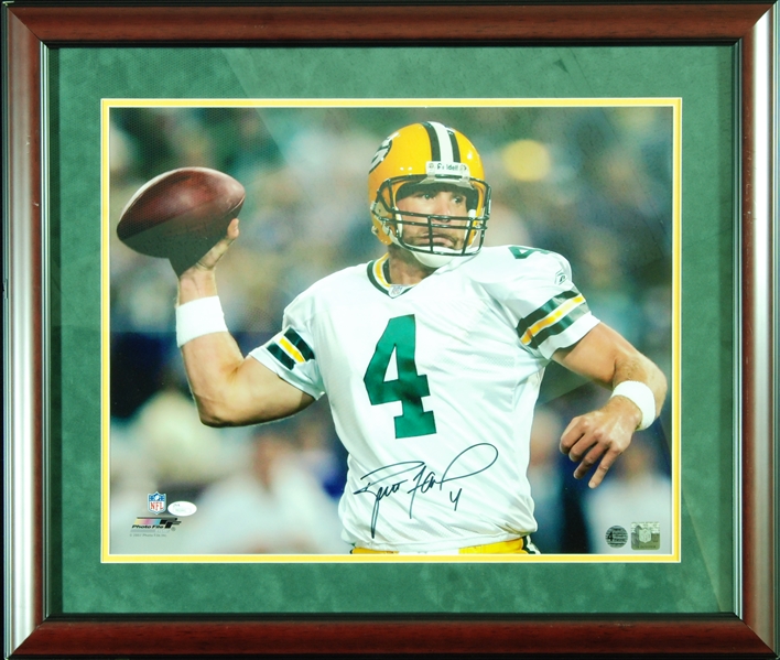 Brett Favre Signed 16x20 Framed Photo (Favre Hologram) (JSA)