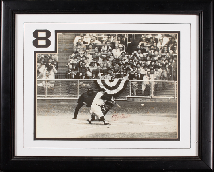Yogi Berra Signed 11x14 Framed Photo (BAS)