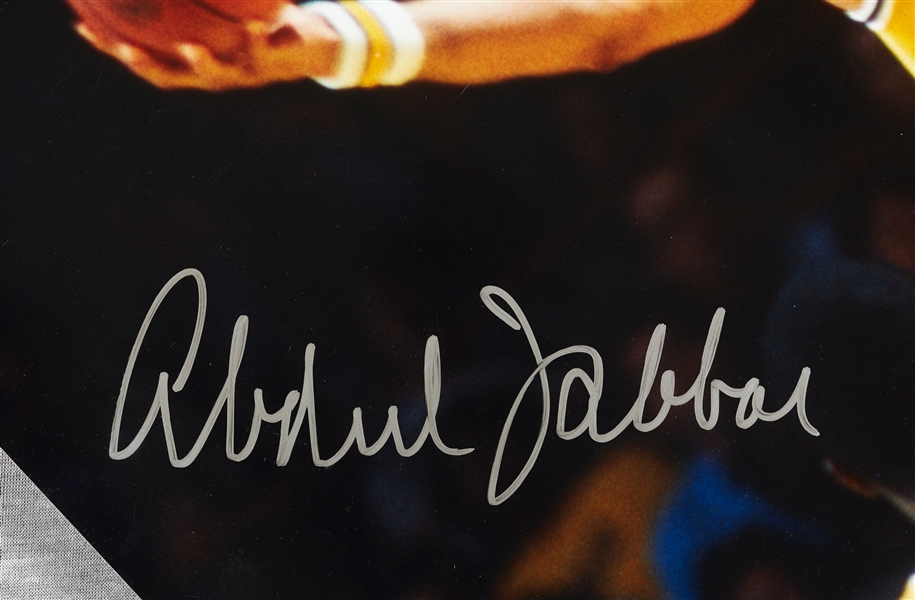 Kareem Abdul-Jabbar Signed 16x23 Photo (PSA/DNA)