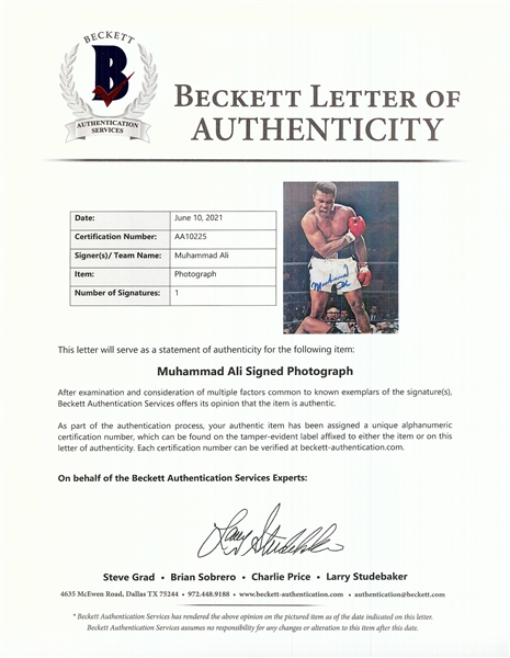 Muhammad Ali Signed 8x10 Photo (BAS)