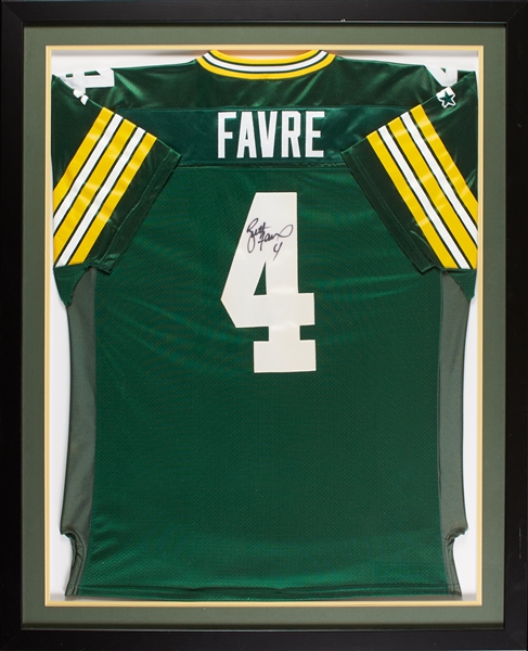 Brett Favre Signed Framed Packers Jersey (BAS)