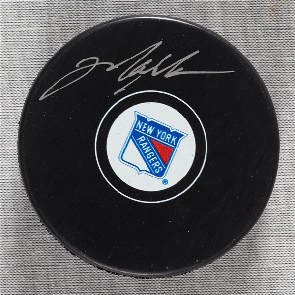 Mark Messier Signed NY Rangers Logo Hockey Puck (Fanatics)