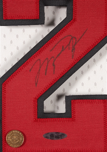 Michael Jordan Signed Jersey Number 23 Framed Display (UDA)