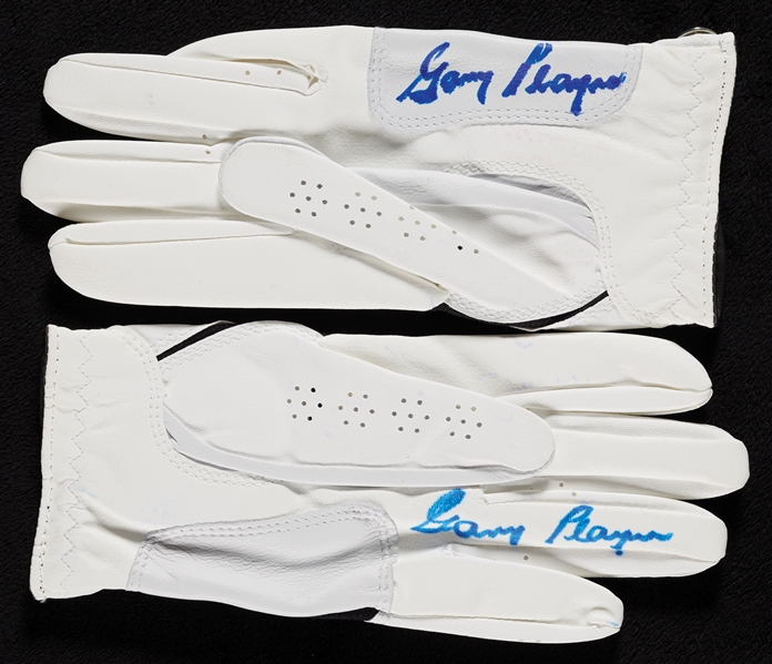 Gary Player Signed Golf Gloves (2)