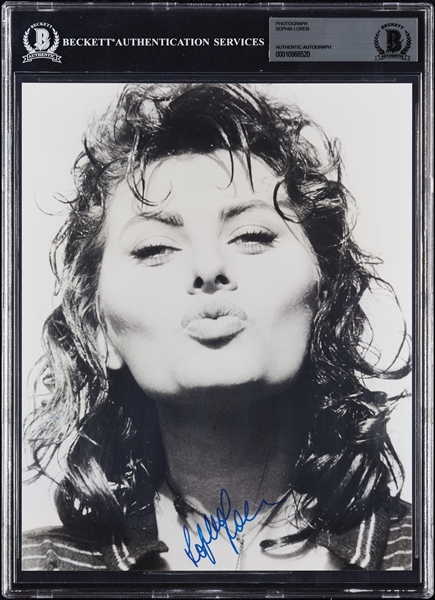 Sophia Loren Signed 8x10 Photo (BAS)