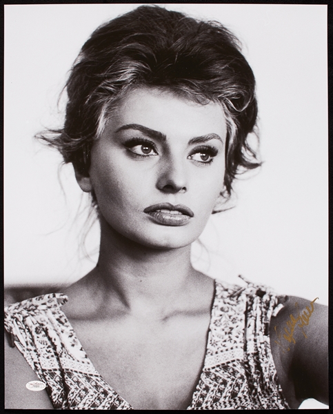 Sophia Loren Signed 16x20 Photo (JSA)