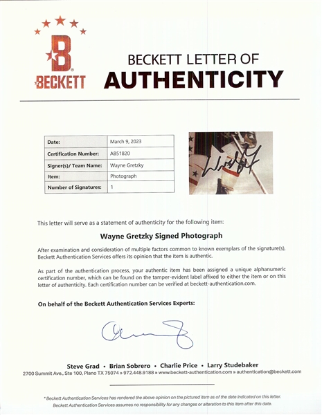 Wayne Gretzky Signed 8x10 Photo Pair (BAS) (2)