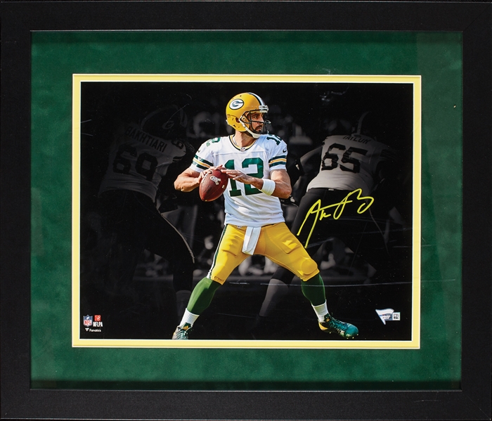 Aaron Rodgers Signed 11x14 Framed Photo (Fanatics)