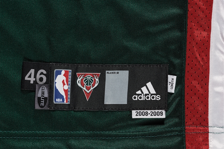 Tyronn Lue 2008-09 Game-Used & Signed Bucks Jersey (Bucks LOA) (Fanatics)